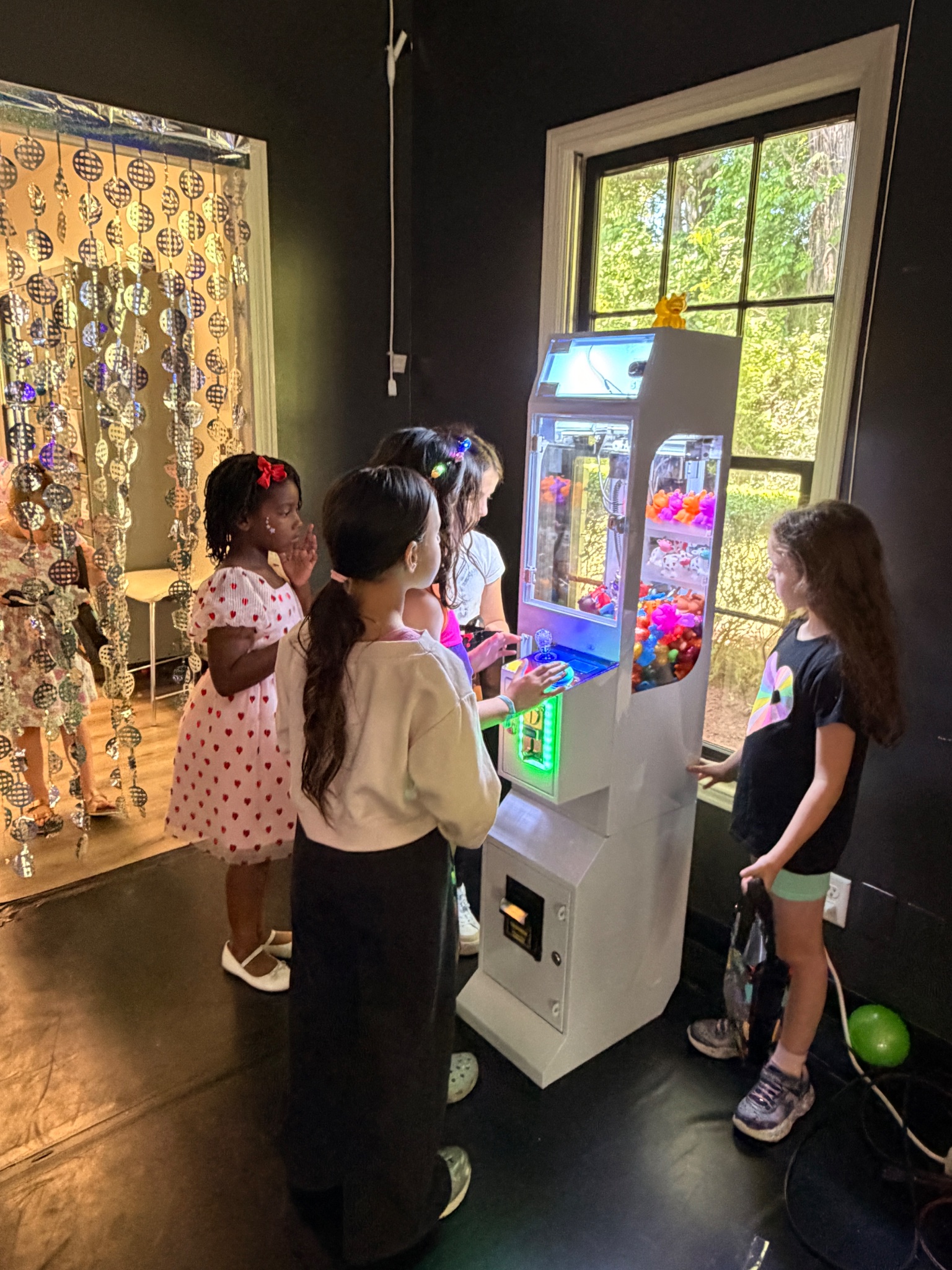 Mini crane game machine